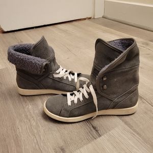 Easy Spirit sherpa lined sneakers